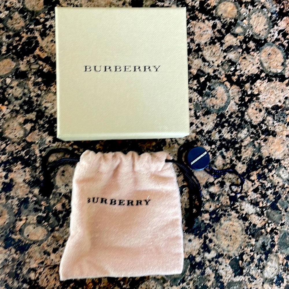 Box and bag Burberry